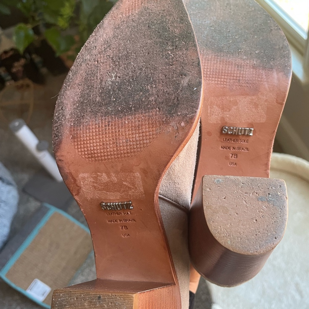 Schutz Suede Woman’s Shoes in Sz 7 with a leather Sole - Picture 9 of 10